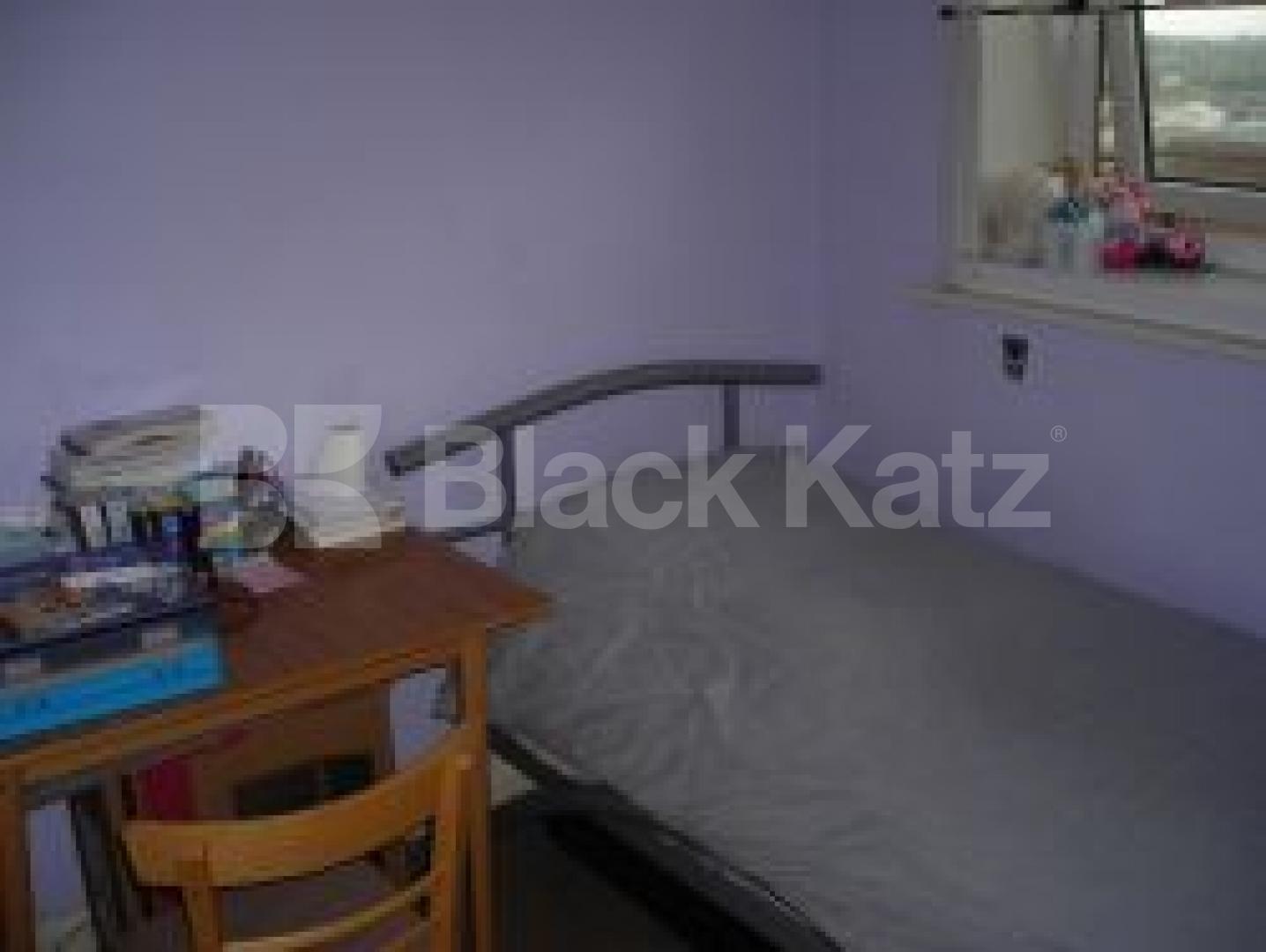 			ideal for students!, 2 Bedroom, 1 bath, 1 reception Flat			 Harrington Square, MORNINGTON CRESCENT